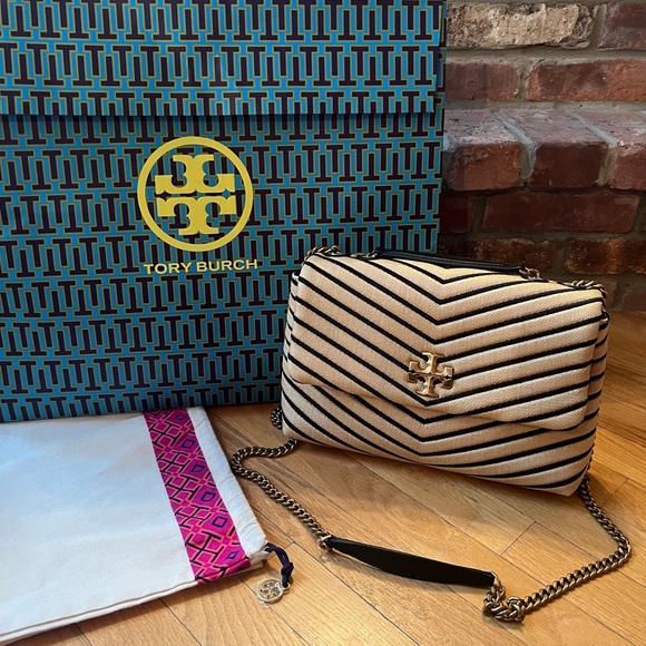 Tory Burch Handbags - Tory Burch Kira Soft Straw Convertible Shoulder Bag